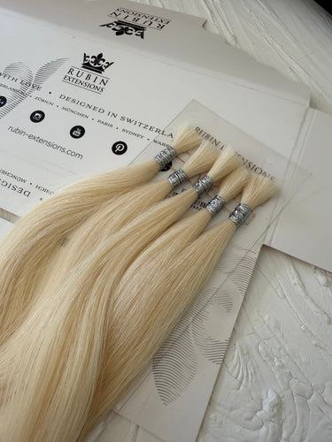 Close-up of glossy ends, Light Blonde bulk human hair – Rubin Extensions®